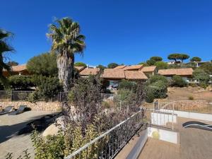 Villa la Testa -pinarello Sea-view residence in Pinarello, sleeps 7, pool