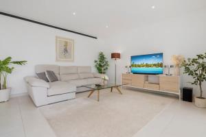 White modern retreat in Fuengirola - Ref 48