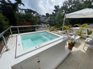 Luxury Apt with Private Jacuzzi & Pool Near Beach