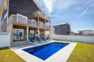 Spacious KDH Getaway with Views Near Beach & Shops