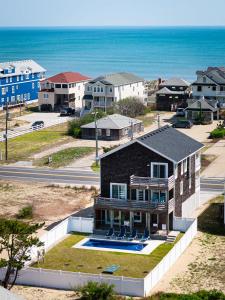 Spacious KDH Getaway with Views Near Beach & Shops