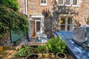 Stylish Clifton Garden Apartment with Terrace