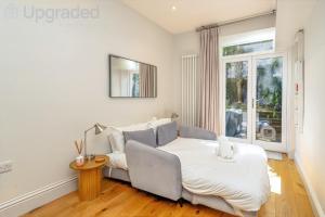 Stylish Clifton Garden Apartment with Terrace