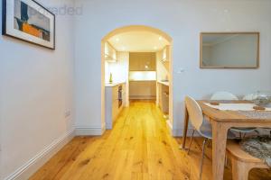 Stylish Clifton Garden Apartment with Terrace
