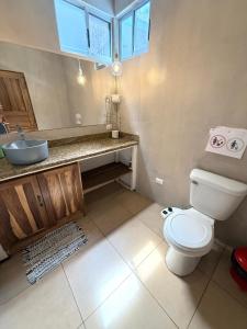 Casita Miss Sam en el Centro de Puerto Viejo