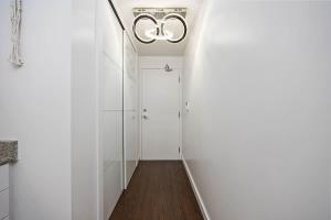 Stylish Waterfront Studio Near Parks & City Core