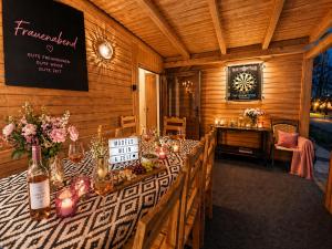 Großes Ferienhaus Bucheneck für Gruppen, Familien & Firmen 7 Schlafzimmer 3 Bäder große Terrasse nahe Rhododendronpark Kromlau