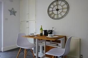 Park Cottage, Views of Manor Gardens