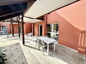 Cap d Agde 1 bedroom apartment swimming pool parking beach access, accès PMR