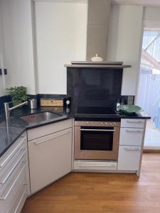 Maison Bleue Dreiländereck, Design Apartment mit Terrasse in historischem Landhaus nahe Basel