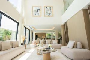 Luxurious 6-Bedroom House with Private Pool in Alacant