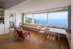 Cala Piccola sea access by Villaflair