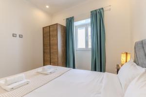 #378 Cozy Corner City & Beach Escape