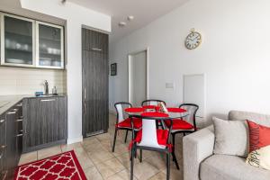 Classy 1 Bedroom on 32 Floor with Balcony in Downtown