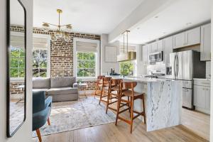 Luxury King Suite Full Kitchen 3rd Floor