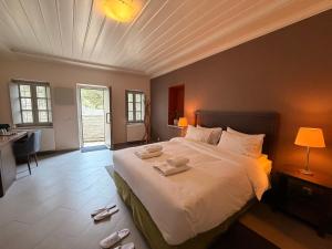 Monopatia Resort