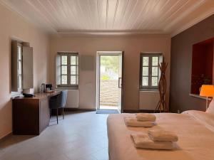 Monopatia Resort