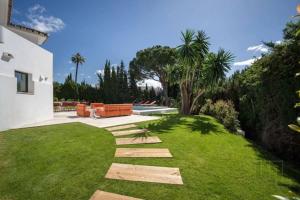 Luxurious 7-Bedroom Holiday House with Private Pool in Mlaga