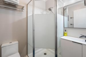 Retro-Themed Condo 2BR Perfect Location