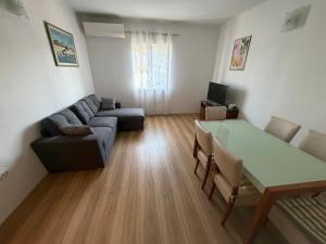 Apartment Leatoni