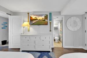 Oceanfront Escape Monterrey Bay 1BR Pools & Views! ️