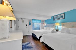 Oceanfront Escape Monterrey Bay 1BR Pools & Views! ️