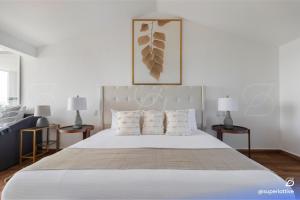 Deluxe BeachFront 4B Villa