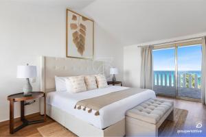 Deluxe BeachFront 4B Villa