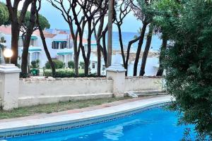 Casa a pasos de la playa y la piscina