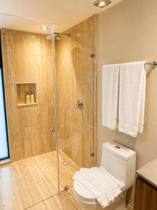 Sunset Loft Rooftop Pool Paddle TUK