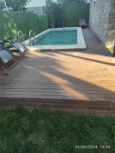 House with a detached garden and heated pool for rent