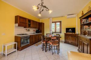 San Teodoro Small villa with garden, parking, and AC