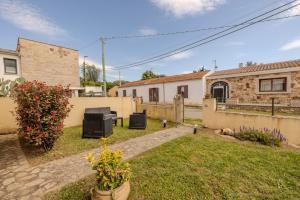 San Teodoro Small villa with garden, parking, and AC