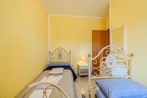 San Teodoro Small villa with garden, parking, and AC