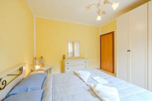 San Teodoro Small villa with garden, parking, and AC