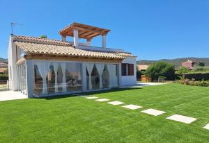 Villa Vannì, 500 meters from the sea, sea view, swimming pool