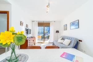 Apart-rent Apartamento Mirablau 0088 con vistas laterales a la playa