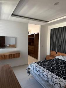 Casa moderna en Aguascalientes con AC, jardín y alberca en casa club