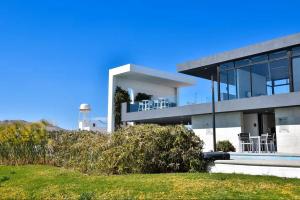Casa moderna en Aguascalientes con AC, jardín y alberca en casa club