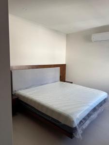 Casa moderna en Aguascalientes con AC, jardín y alberca en casa club