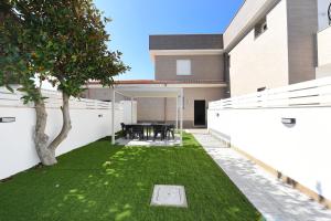 casa vacanze LEVANTE APARTMENT LEONARDO AIRPORT