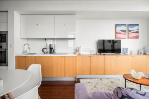 Panoramic 1 Bedroom Condo in the Heart of Downtown Toronto