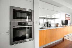 Panoramic 1 Bedroom Condo in the Heart of Downtown Toronto