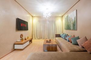 3BR Prestigia | Pool | Parking | 12min Centre