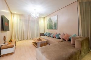 3BR Prestigia | Pool | Parking | 12min Centre