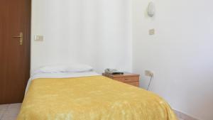 Single Room with Shared Bathroom room in Hotel Mignon