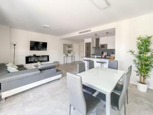GuestReady - Marbella with terrace and pool