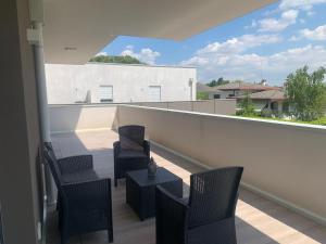 Queen Home Luana
