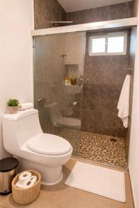 Juriquilla Home, 5 Bedrooms, 3 Community Pool