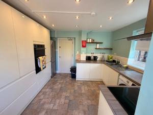 3 bed house, sleeps 5, 8 mins to Harold wood Station